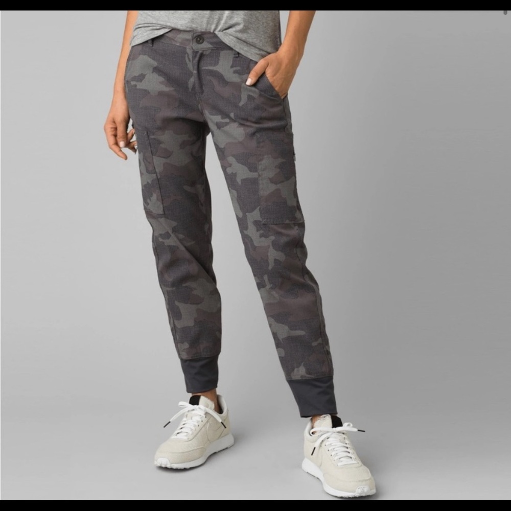 PRANA WOMEN'S SKY CANYON JOGGER in Gravel Camo size 6